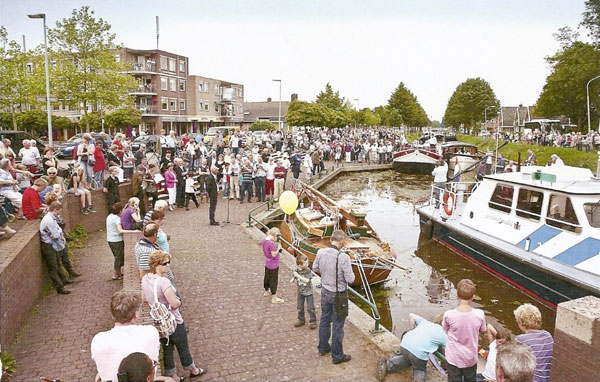 Canal crowd