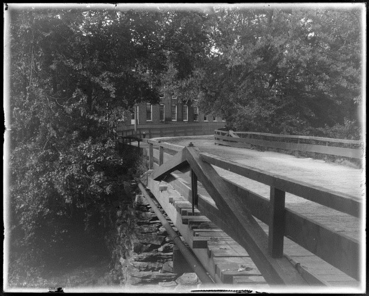Wooden bridge deck from the downriver side in circa 1908
